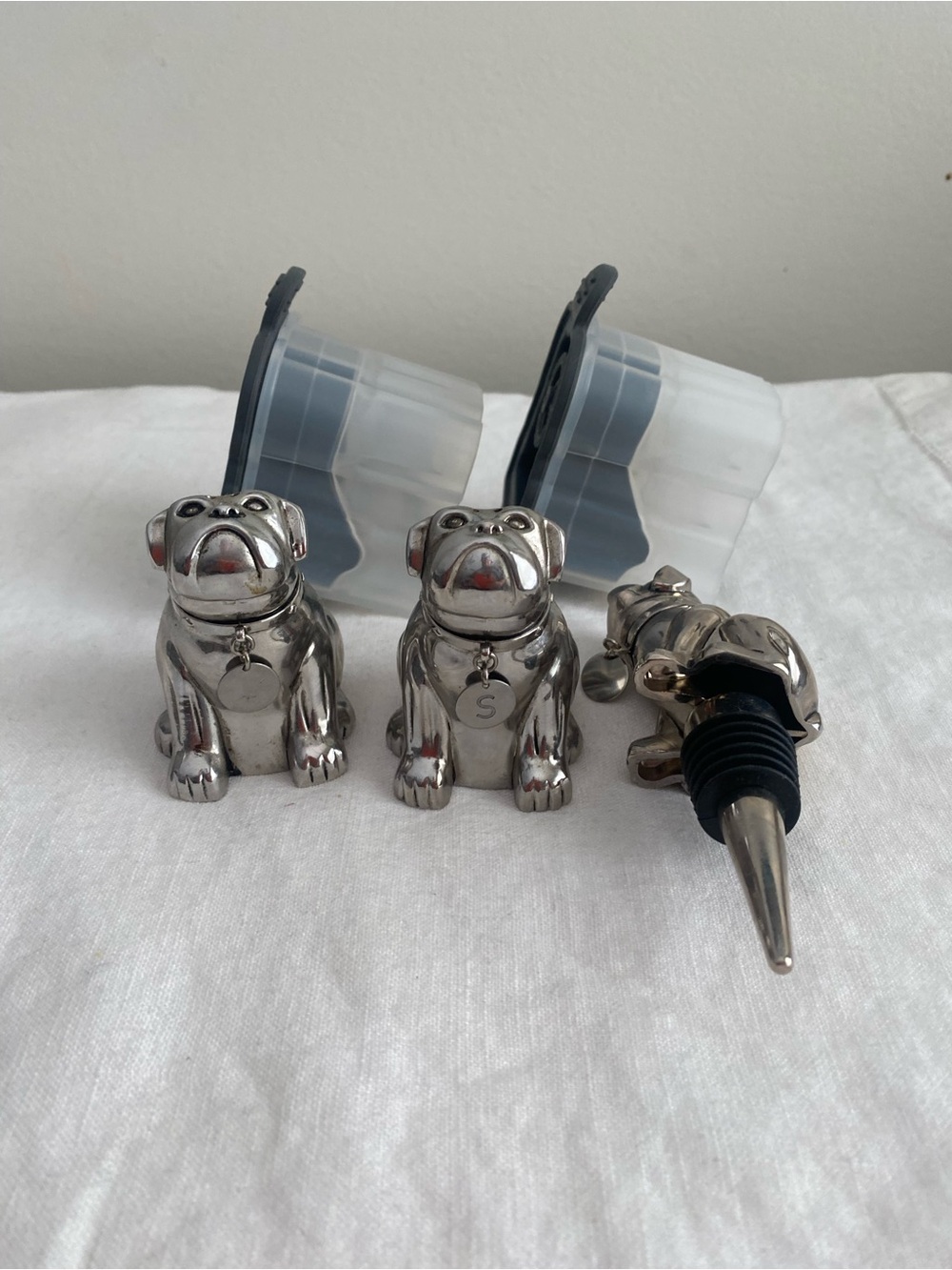 Pottery Barn Silver Bulldog motif set